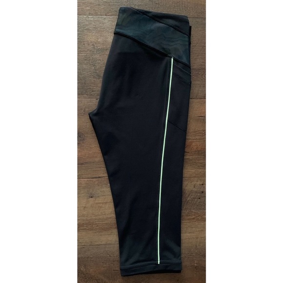 SOLD Ivivva Race To The Finish Line Crops Size 14 - Picture 3 of 13